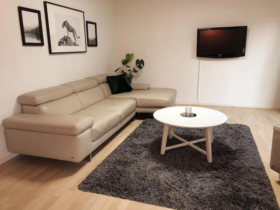 1 Bedroom Designer Flat Apartment *